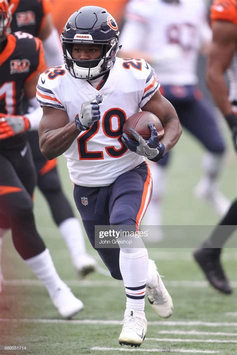 Tarik Cohen in 2024 | Nfl football players, Bears football, Da bears