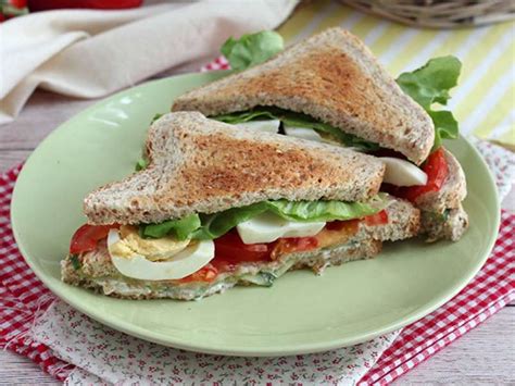 Vegetarian club sandwich - Recipe Petitchef