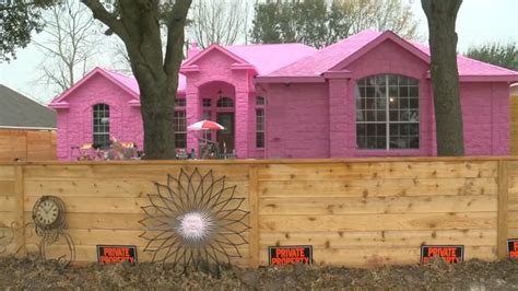 Neighbors upset with Texas man for painting entire house pink - ABC7 Chicago