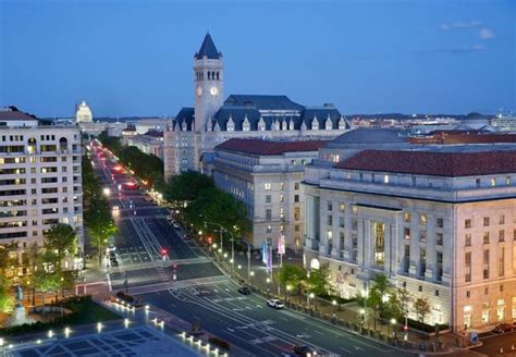 Hotel Near the Smithsonian - Washington Monument | JW Marriott Washington, DC