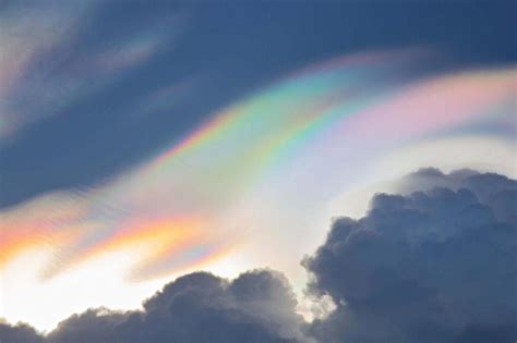 Spaceship-Looking Rainbow Cloud Appears in Australia - The Event Chronicle