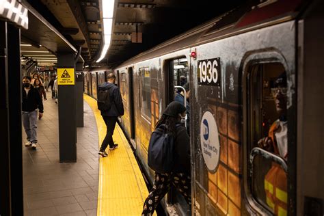 NYC Transit Upgrades Seen at Risk if Congestion Toll Delayed - Bloomberg