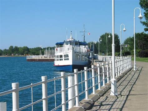 DUC D'ORLEANS II CRUISE BOAT - DAY TOURS (Sarnia) - 2022 What to Know BEFORE You Go