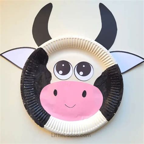 Paper plate Cow Craft { Free Template } | Cow craft, Farmer craft, Letter a crafts