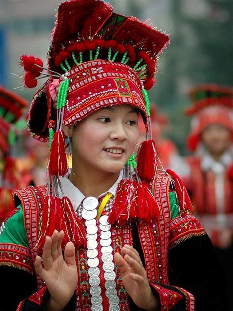 Minority girl Hmong People, Folklore, Costumes Around The World, Embroidery On Clothes, Ethnic ...