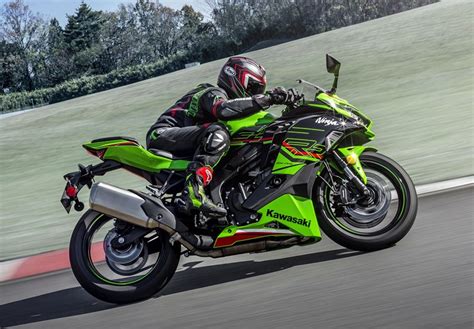 Kawasaki Ninja® ZX™-4R ABS | Motorcycle | Race-Ready Performance