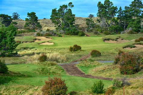 Bandon Trails, Bandon, Oregon - Golf course information and reviews.