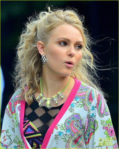 AnnaSophia Robb: 'Carrie Diaries' Season Two is Sexier, Says Co-Star ...