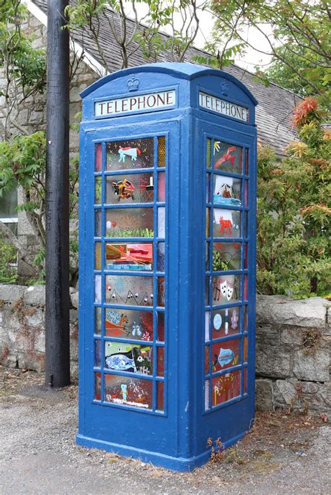 Blue Telephone Box, New Galloway © Billy McCrorie cc-by-sa/2.0 :: Geograph Britain and Ireland