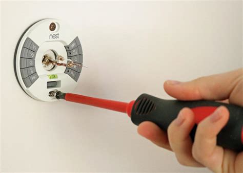 How to Replace a Thermostat | how-tos | DIY