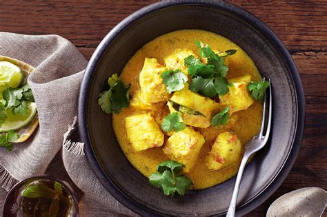 Bangladesh: Bengali Fish Curry, Pumpkin Flower Pakoras Stuffed With ...