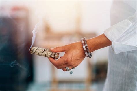 What are The Benefits of Sage Smudging? - Rethink Beautiful