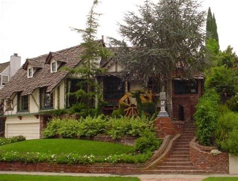 Lucille Ball is a former owner of the house built in 1939 | Glenn danzig, California homes, Home ...