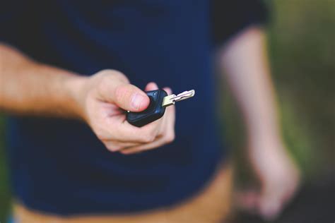Car key in hand · Free Stock Photo