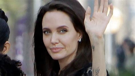 Angelina Jolie in Cambodia for premiere of her new Khmer Rouge film | CBC News