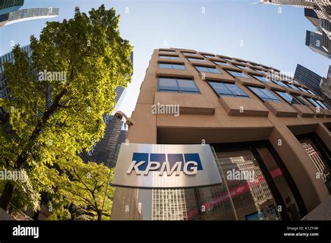 Kpmg headquarters hi-res stock photography and images - Alamy