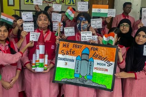 Children wish Chandrayaan-3 success through posters, paintings, human chains - The Statesman