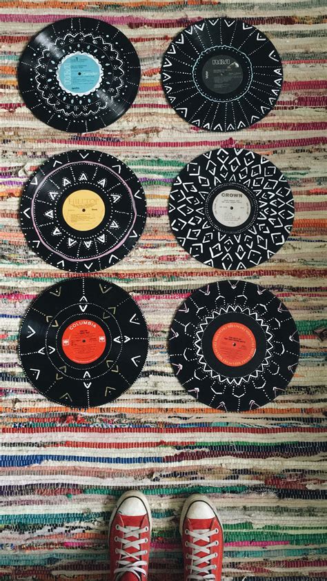 painted old records | Vinyl art paint, Painted records, Vinyl record art