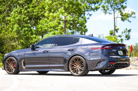 Kia Stinger GT Black with Bronze Vossen VFS-4 Wheel | Wheel Front