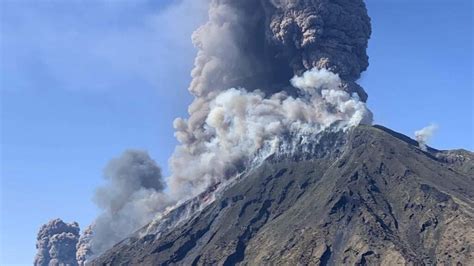 Tourists flee as volcano erupts on Italian island of Stromboli