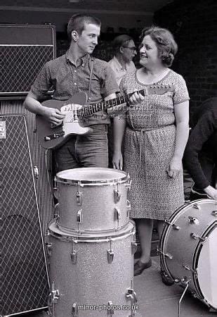 Eric Clapton with his mother, 1964 : r/OldSchoolCelebs