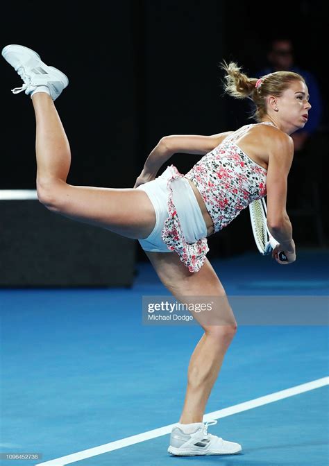 Photo d'actualité : Camila Giorgi of Italy serves against Karolina ...