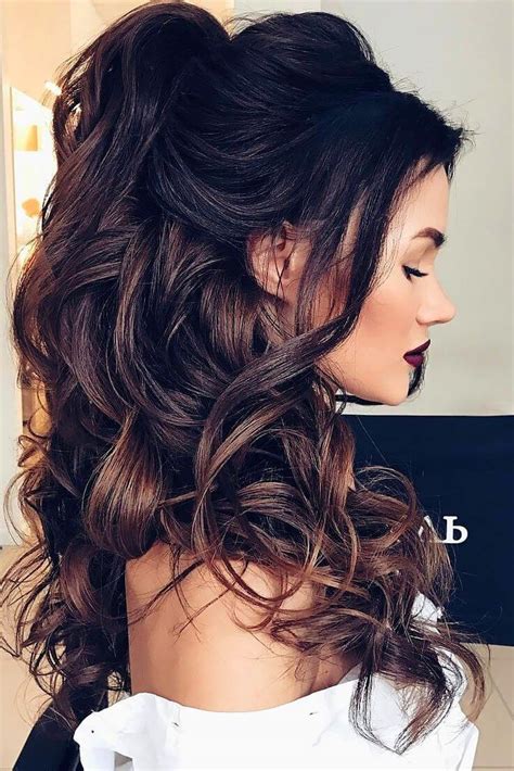 20 Attractive Curly Hairstyles for Prom