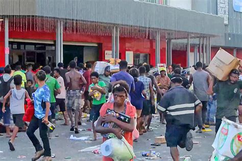 Riots in Papua New Guinea leave 15 dead - Taipei Times