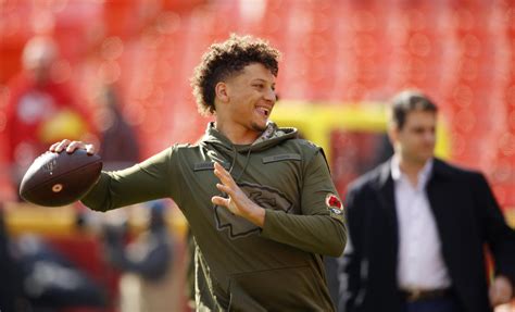 Gross? Patrick Mahomes puts ketchup on his mac and cheese - Yahoo Sport