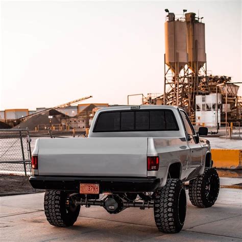 Lifted 1987 Chevy Silverado V10 - a Diamond in the Rough - offroadium.com