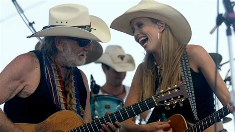 Willie Nelson bringing 4th of July Picnic to Q2 Stadium