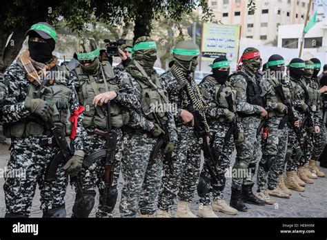 Gaza. 18th Dec, 2016. Members of the Ezzedine al-Qassam Brigades, the military wing of the ...