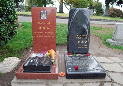 Bruce Lee Grave Site in Seattle | Lake View Cemetery