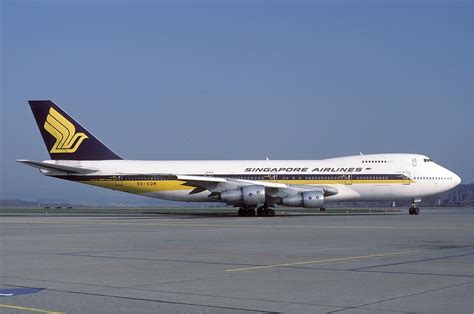 File:Singapore Airlines Boeing 747-200 Wallner.jpg - Wikimedia Commons