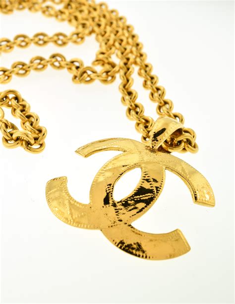 Chanel Vintage Gold Quilted CC Logo Pendant Necklace - from Amarcord ...