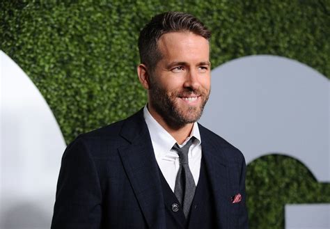 Funny Ryan Reynolds Tweets | POPSUGAR Celebrity