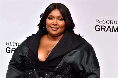 Lizzo Flaunts Her Grinch Costume Before Christmas