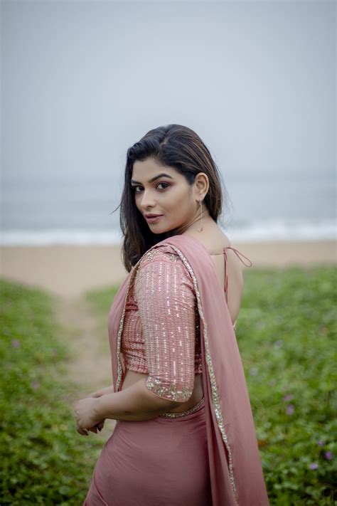 VJ Maheswari Chanakyan in peach colour saree photos