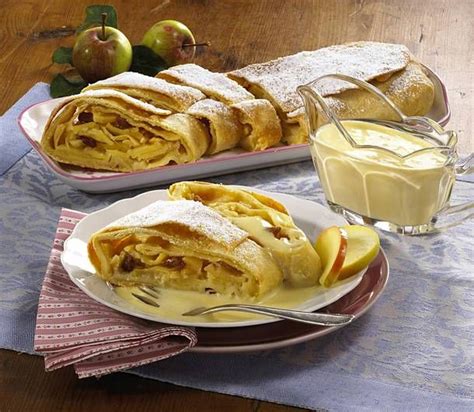 Apfelstrudel mit Vanillesoße | Apfelstrudel rezept, Apfelstrudel, Rezepte