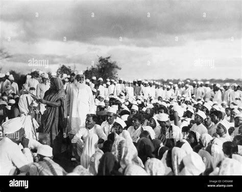 Gandhi salt march hi-res stock photography and images - Alamy