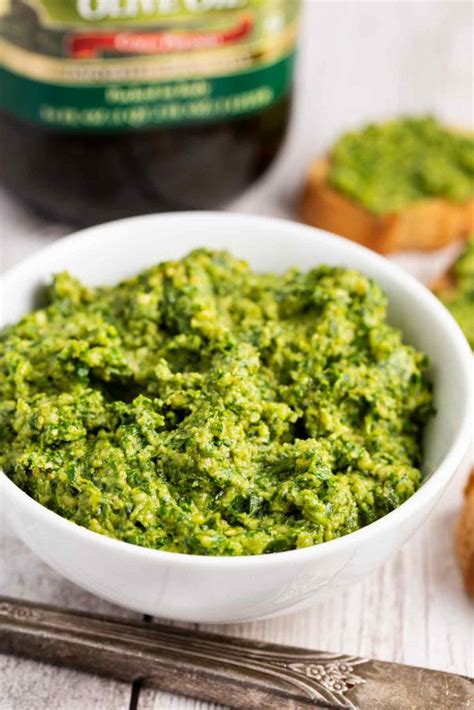 Arugula Pesto (Vegan & only 8 ingredients!)- Veggie Chick