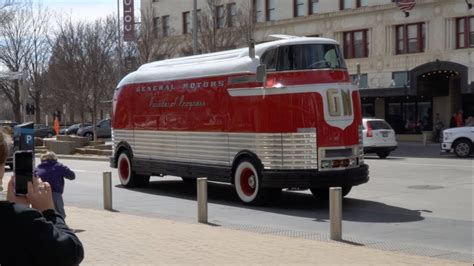 Futurliner #10 cruising OKC, highlights Auto Show - YouTube