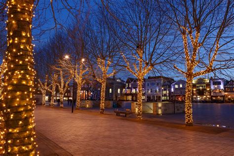 Salisbury gets into festive spirit with 'Christmas Begins' event today ...