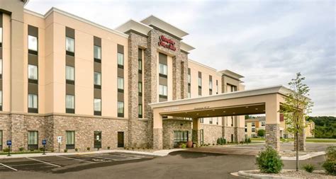 Hampton Inn & Suites Hudson, WI Hotel