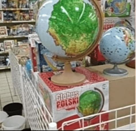 Globus Polskości [opis]:globe showing the world with only Poland ...