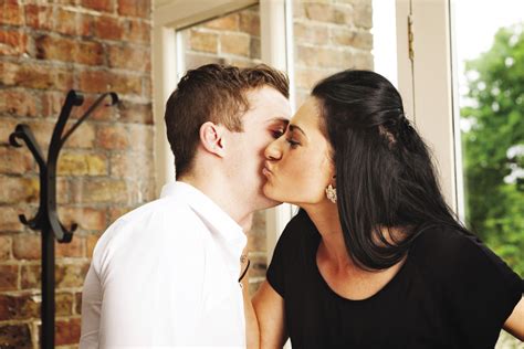 European ‘kiss’ greeting poses dilemma during COVID-19 - OHS Canada MagazineOHS Canada Magazine
