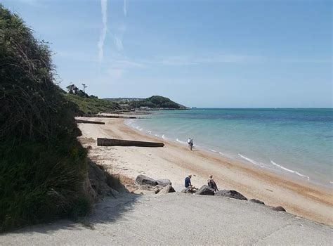 The Hut restaurant sponsors new safety buoys at Colwell Bay