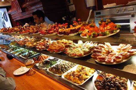 Visite à pied à dégustation de tapas de Barcelone en petit groupe 2024