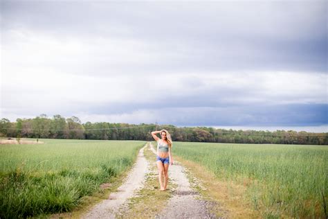 Open Field Outdoor Boudoir Photo Shoot | Cousiac Manor | J&D Photo LLC | Richmond, Virginia