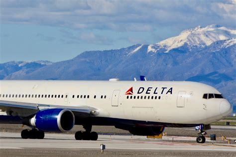 Delta Boeing 767 pummeled by hail in Italy returns to the US - AeroTime